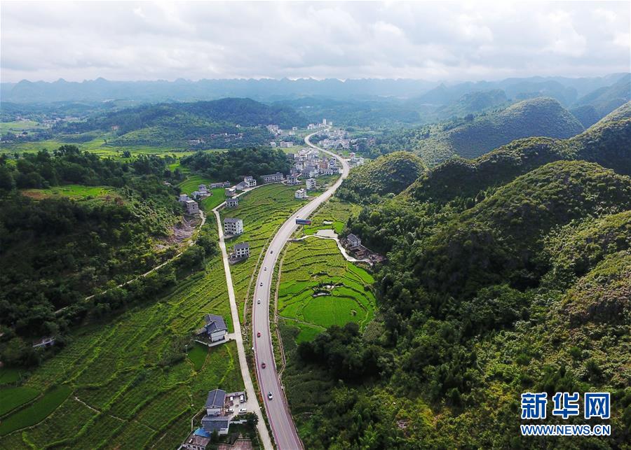 （壯麗70年·奮斗新時(shí)代——共和國發(fā)展成就巡禮·圖文互動(dòng)）（3）多彩貴州闖新路