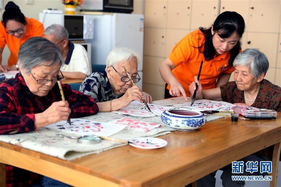 （壯麗70年·奮斗新時(shí)代·重溫囑托看變化·圖文互動(dòng)）（1）上海：用“繡花”般精細(xì)治理傳遞城市“溫度”