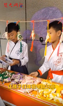 中秋來臨，幼兒園上演“漢服秀”